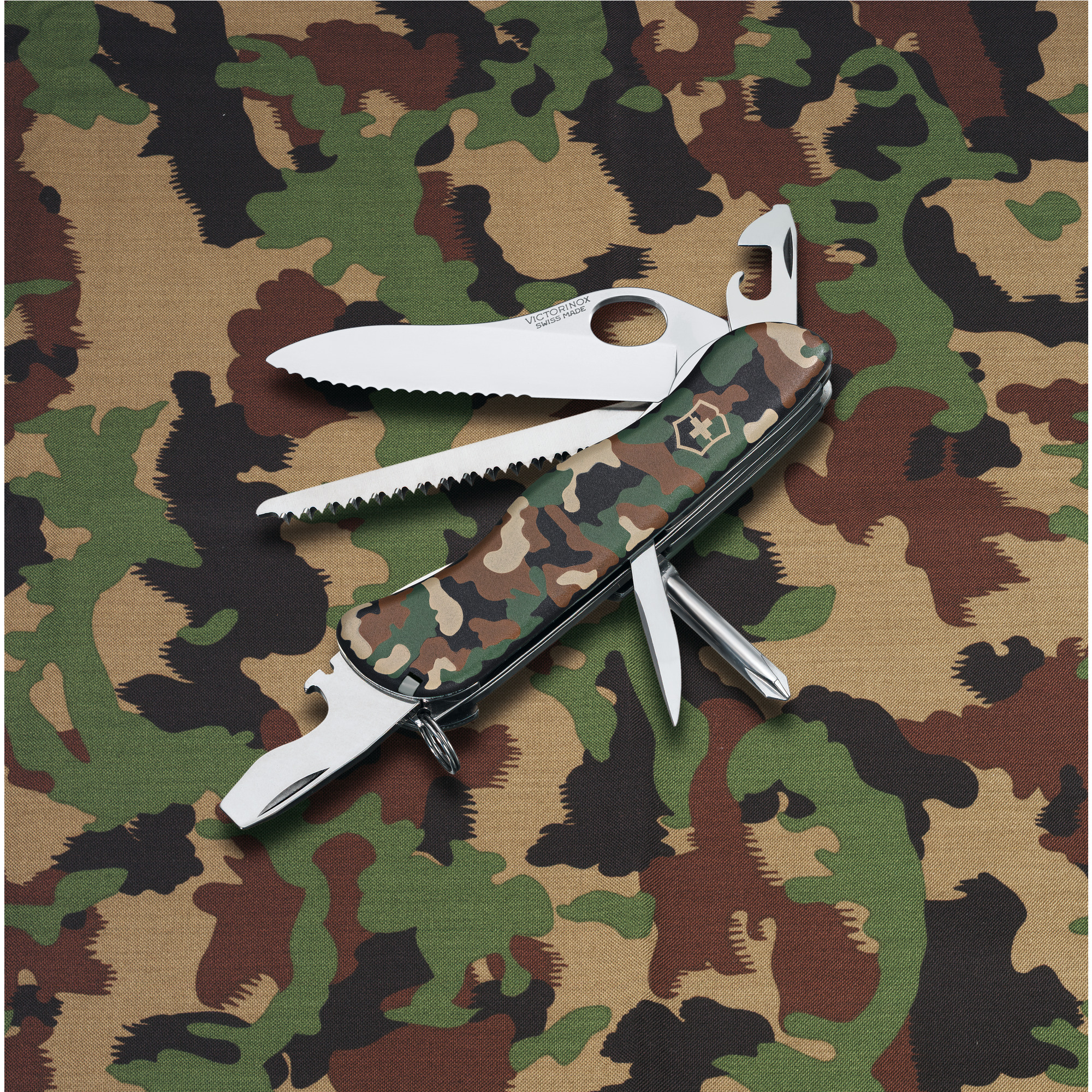 Wander-Set Victorinox Trailmaster camouflage mit Grillgabel