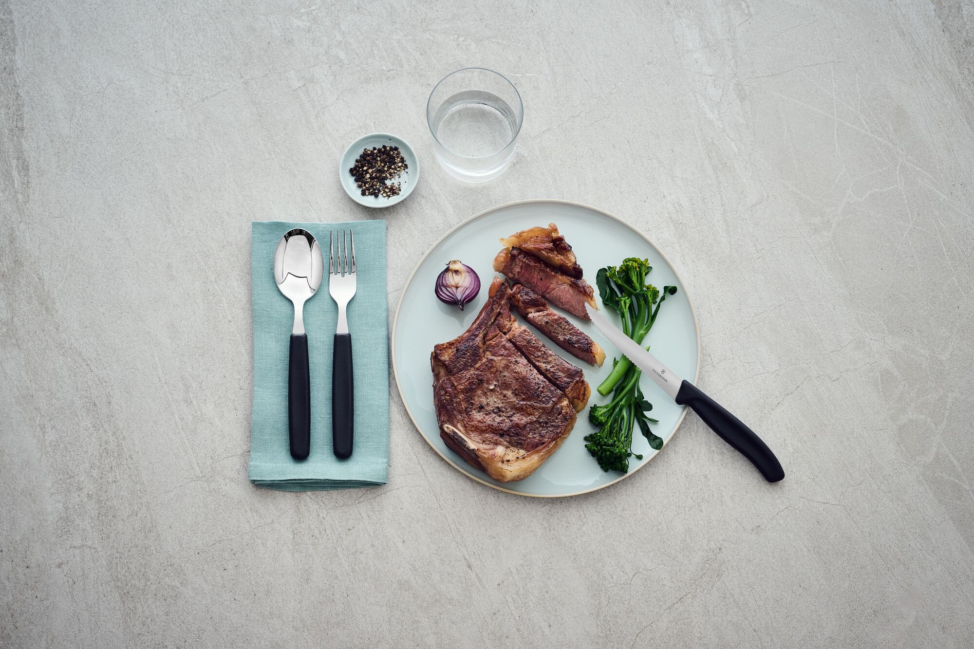 Victorinox Swiss Classic Steak- und Pizzamesser, gelb
